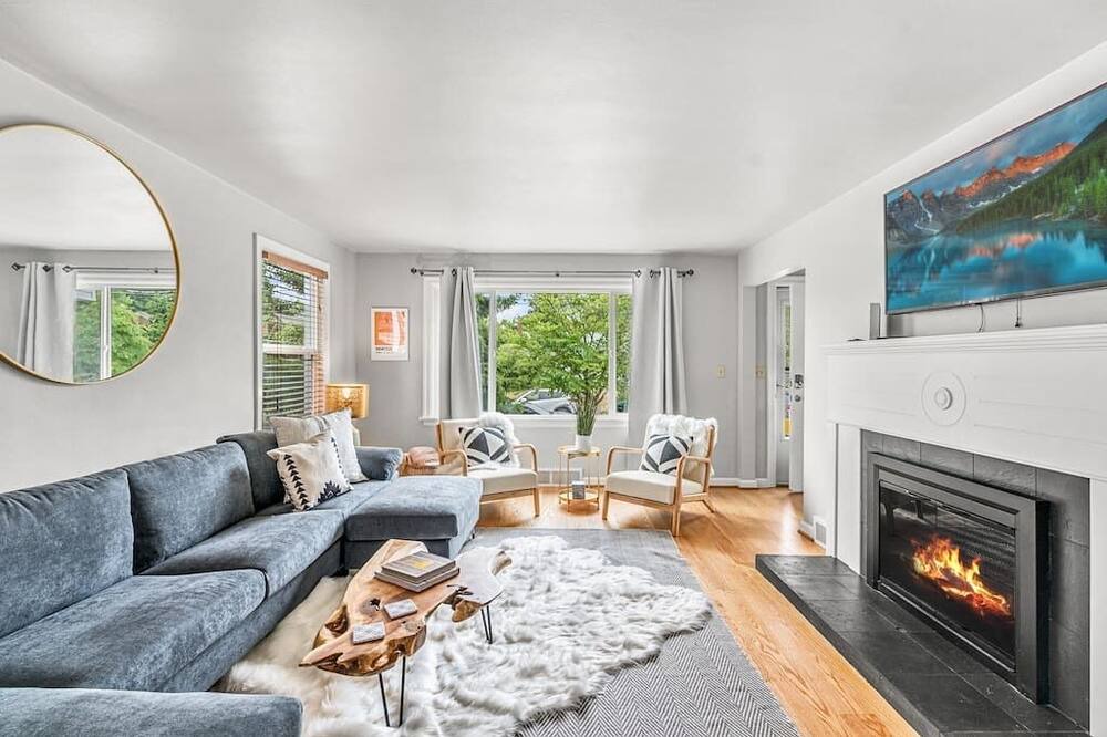 Photo of Livingroom in Whittier Heights