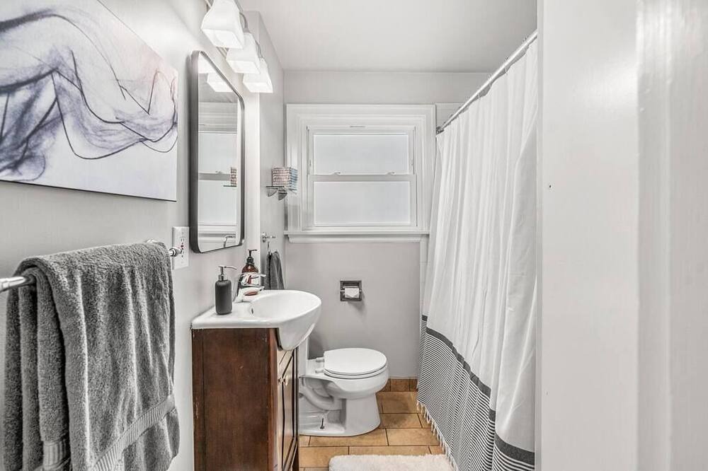 Photo of Bathroom in Whittier Heights