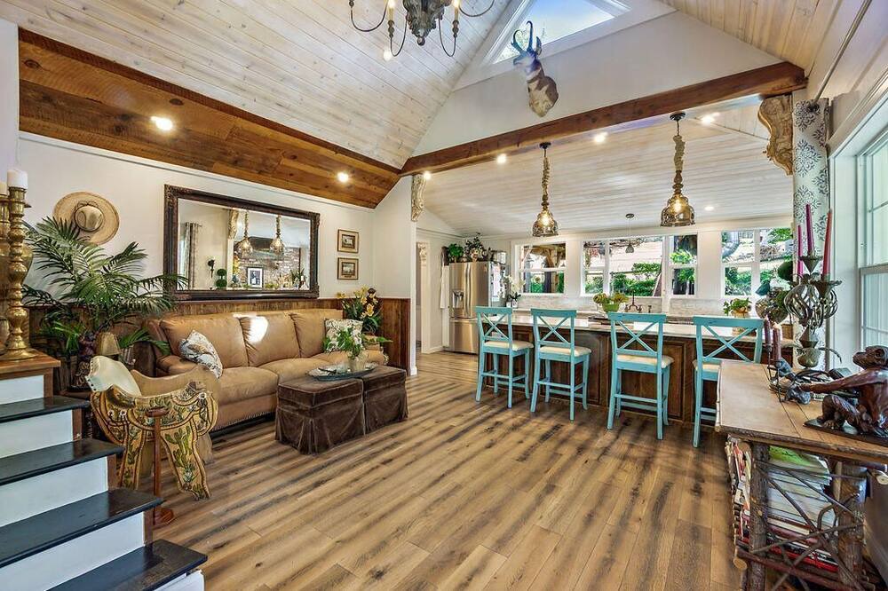 Photo of Livingroom in Central Point