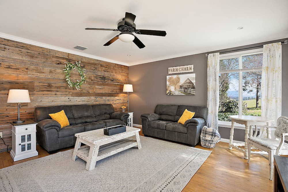 Photo of Livingroom in Central Point