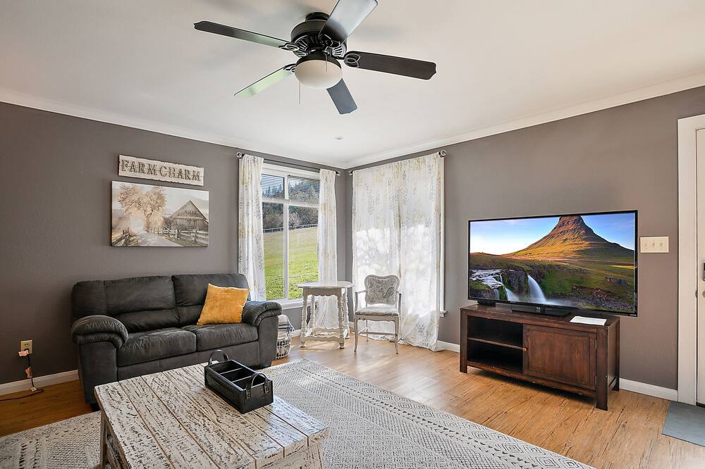 Photo of Livingroom in Central Point
