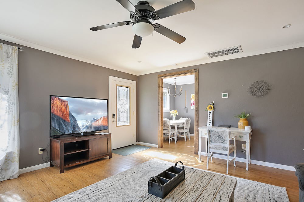 Photo of Livingroom in Central Point