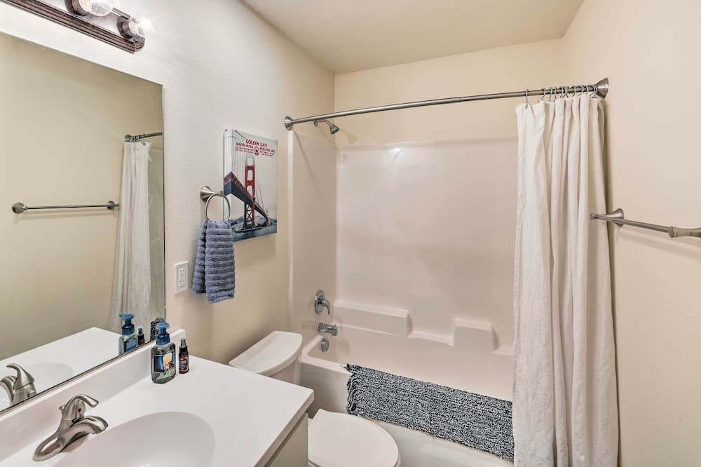 Photo of Bathroom in Albion