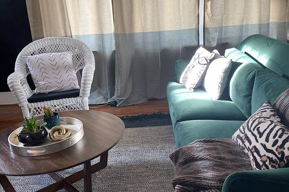 Photo of Livingroom in University District