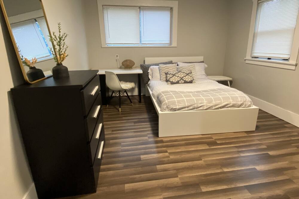 Photo of Bedroom in University District