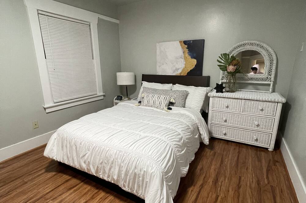 Photo of Bedroom in University District