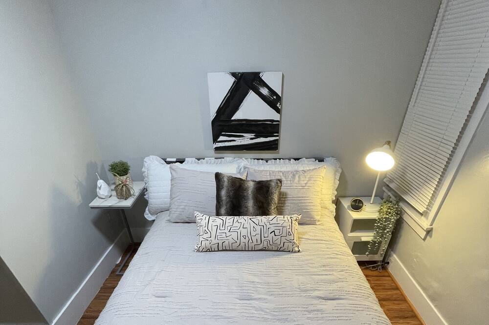 Photo of Bedroom in University District