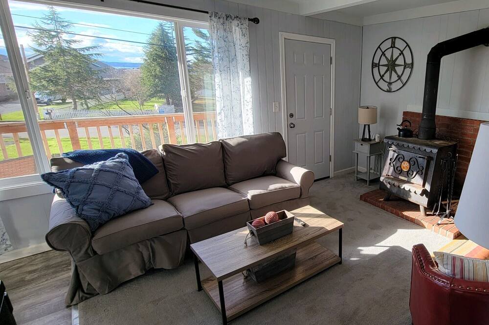 Photo of Livingroom in Lagoon Point