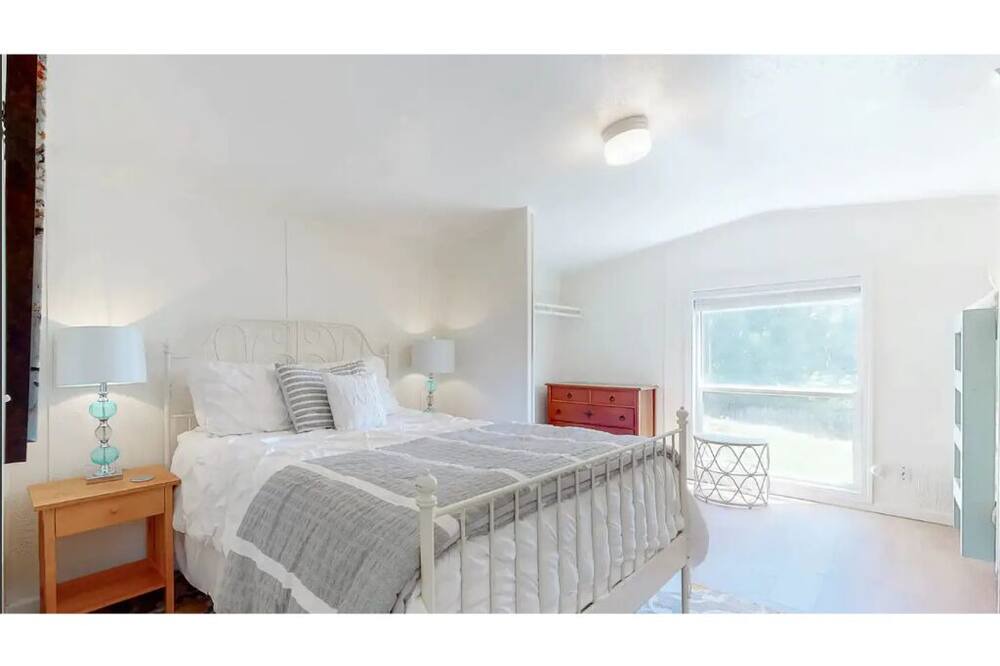 Photo of Bedroom in Manson
