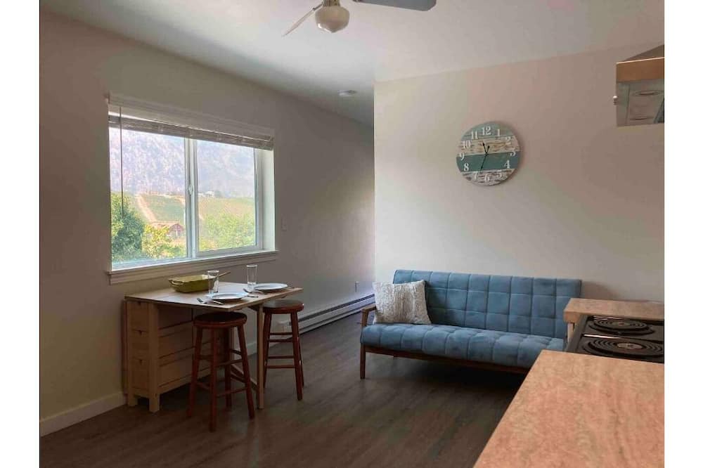 Photo of Livingroom in Manson