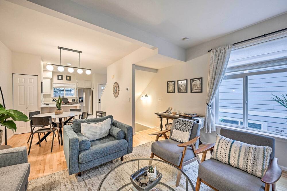 Photo of Livingroom in Sunset Hill