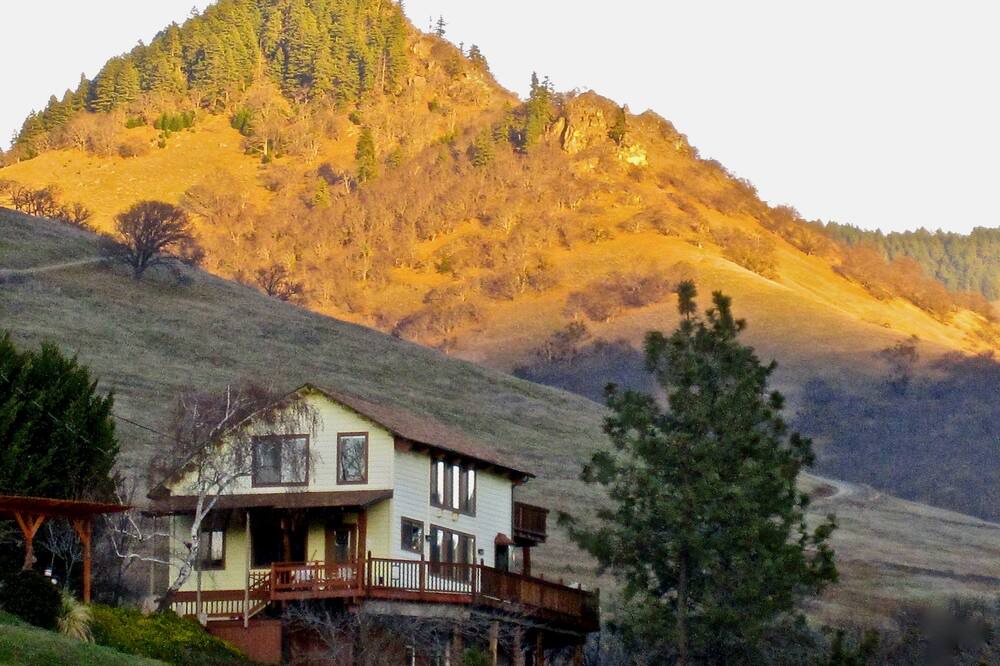 Photo of Outdoor in Ashland