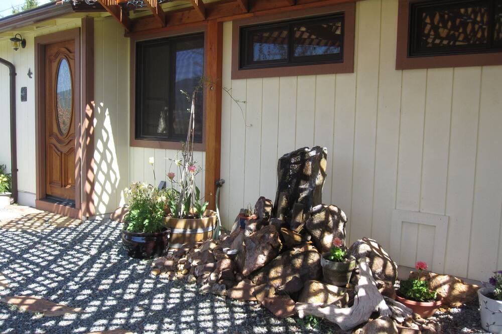 Photo of Outdoor in Ashland