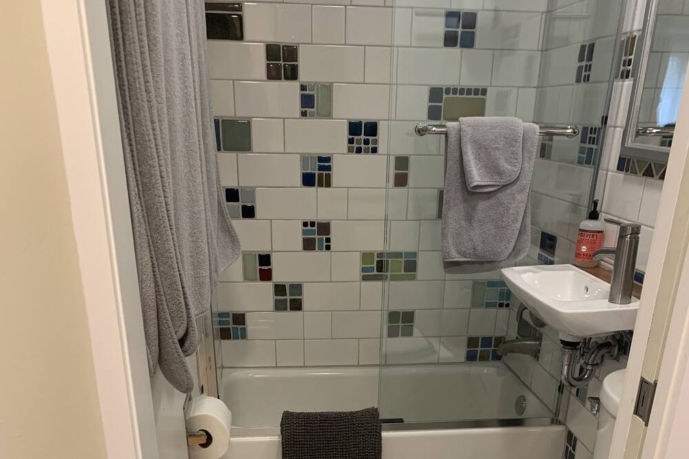 Photo of Bathroom in Depot Bench