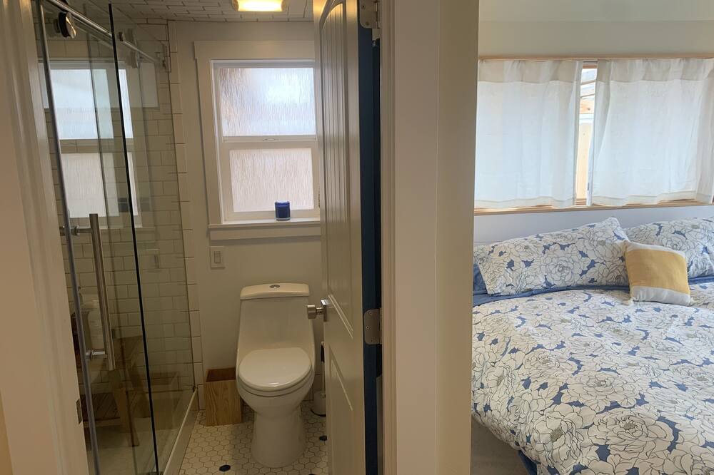 Photo of Bedroom in Depot Bench