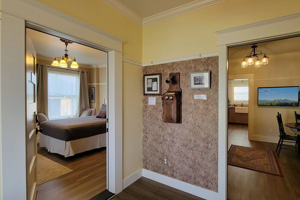 Photo of Bedroom in Siskiyou-Hargadine Historic District