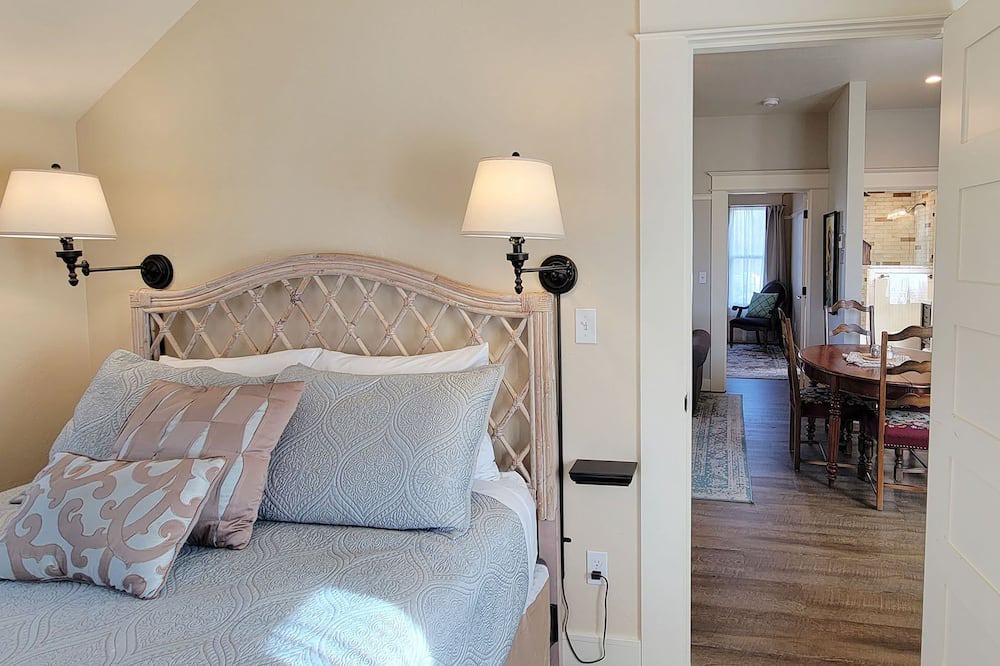 Photo of Bedroom in Siskiyou-Hargadine Historic District