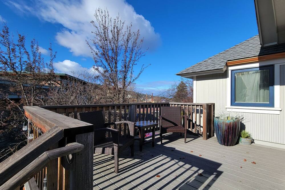 Photo of Patio Balcony in Siskiyou-Hargadine Historic District