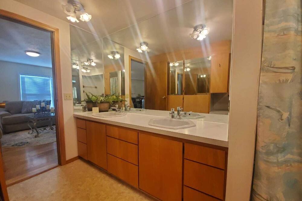 Photo of Bathroom in Heyburn