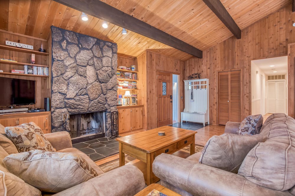 Photo of Livingroom in Sunriver