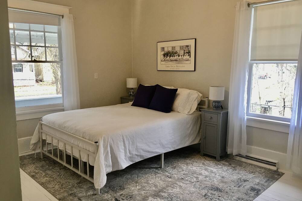 Photo of Bedroom in Garden District