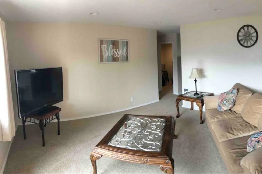 Photo of Livingroom in Bayview