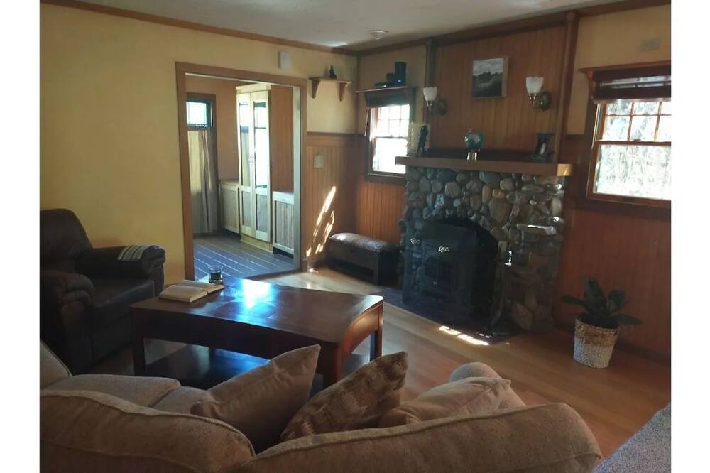 Photo of Livingroom in Medford