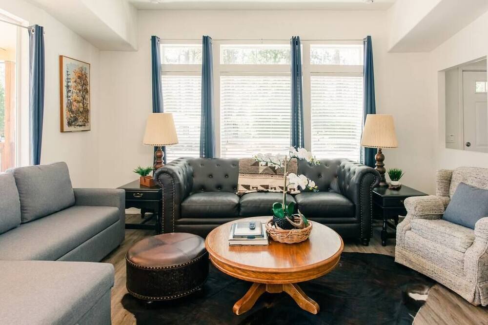 Photo of Livingroom in Cave Junction