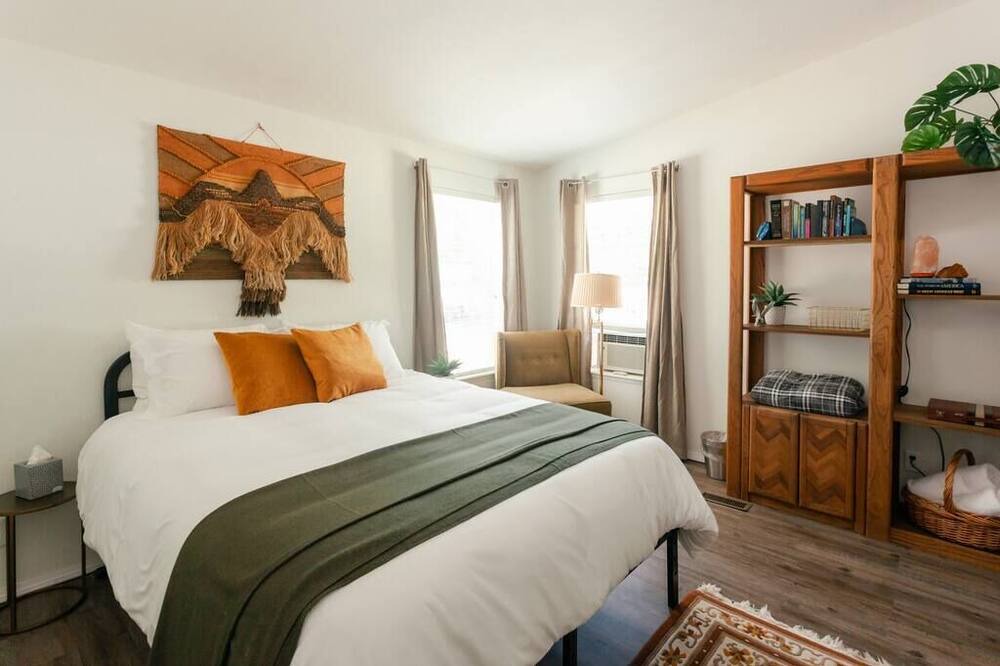 Photo of Bedroom in Cave Junction