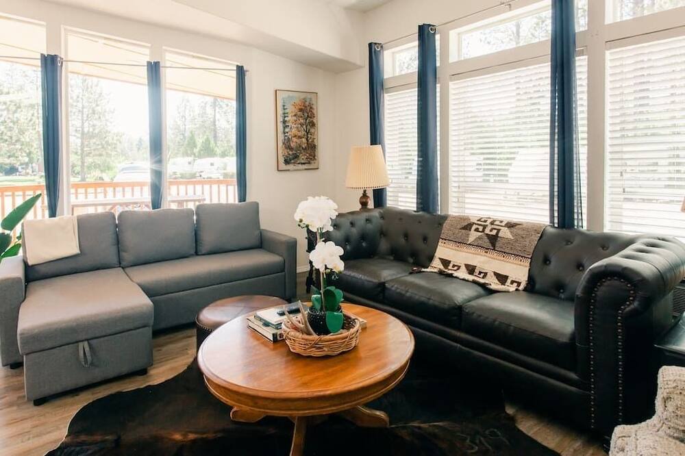 Photo of Livingroom in Cave Junction