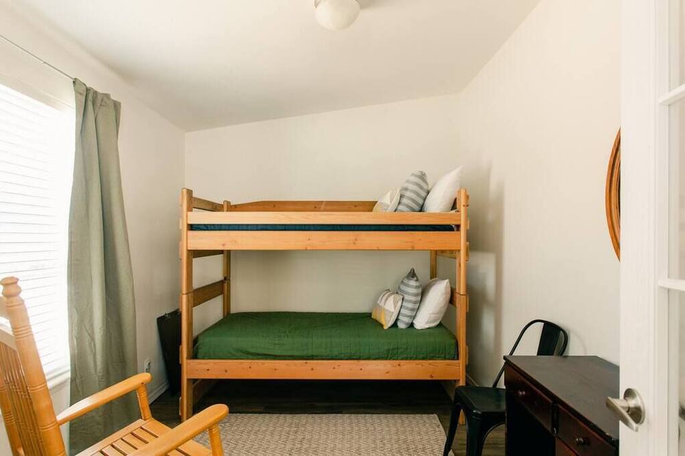 Photo of Bedroom in Cave Junction