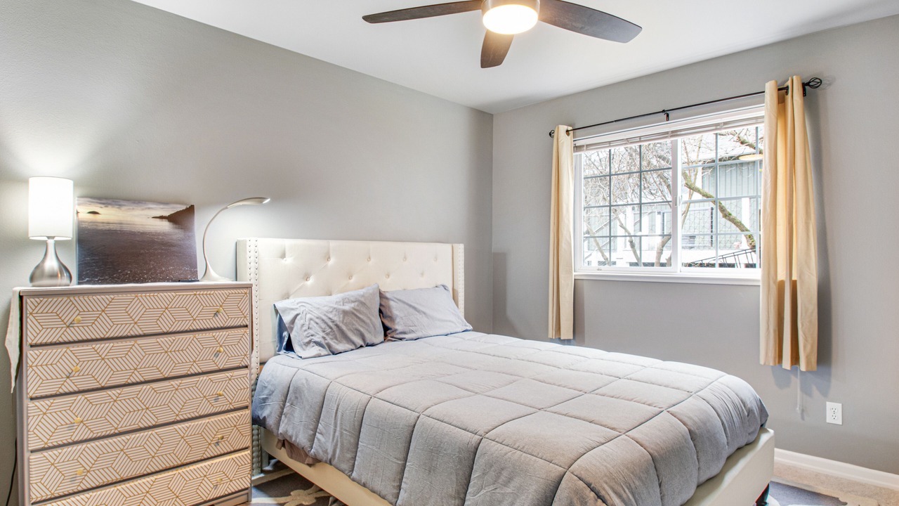 Photo of Bedroom in Oak Harbor