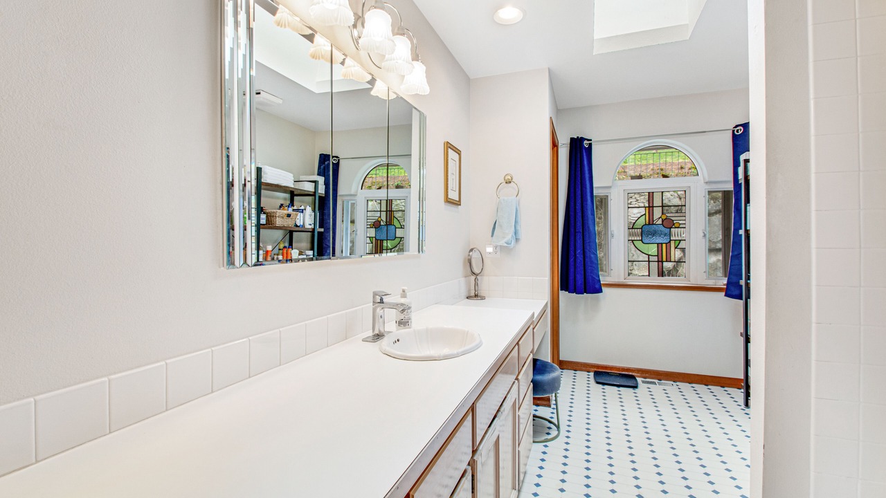 Photo of Bathroom in Oak Harbor
