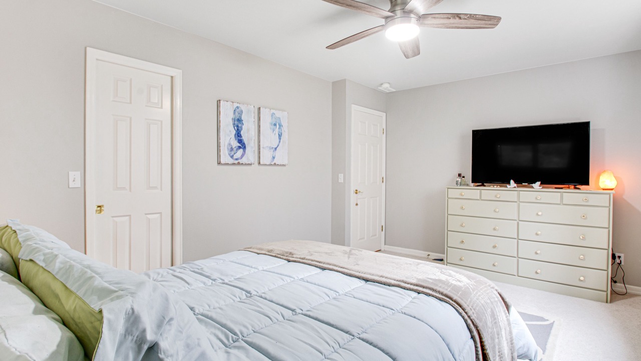 Photo of Bedroom in Oak Harbor