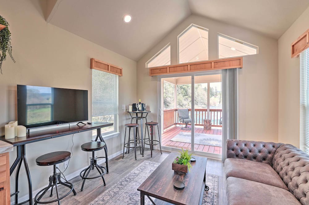 Photo of Bedroom in Canyonville