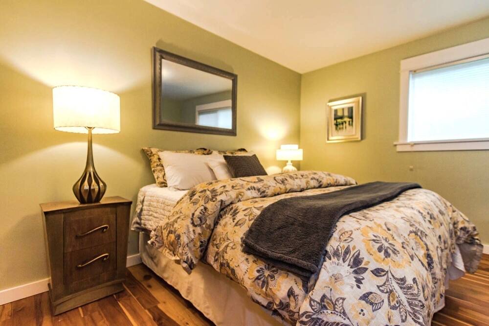 Photo of Bedroom in Hosford-Abernethy