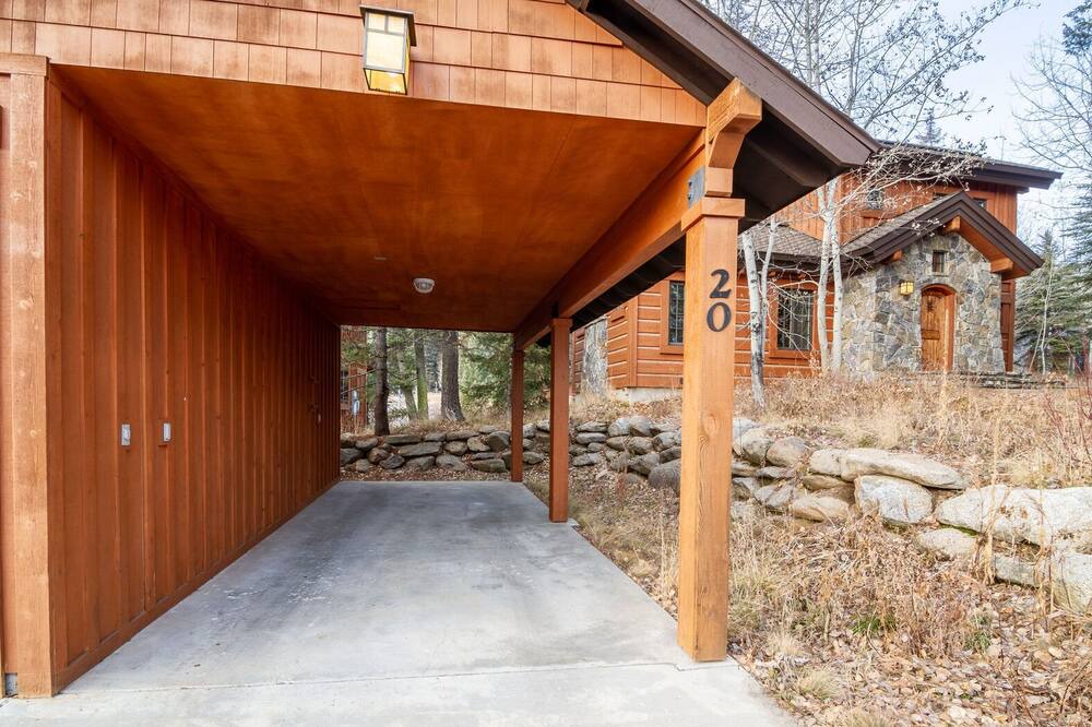 Photo of Outdoor in Tamarack