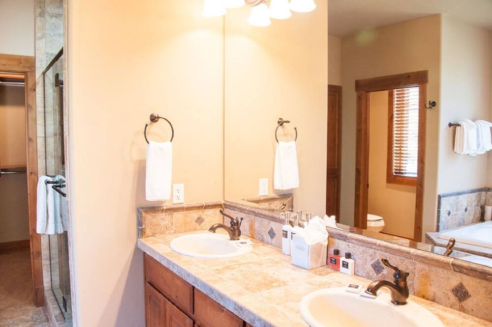 Photo of Bathroom in Cle Elum