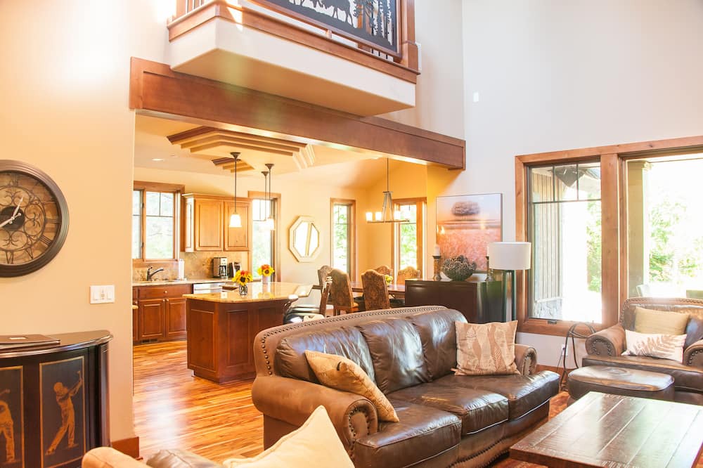 Photo of Livingroom in Cle Elum