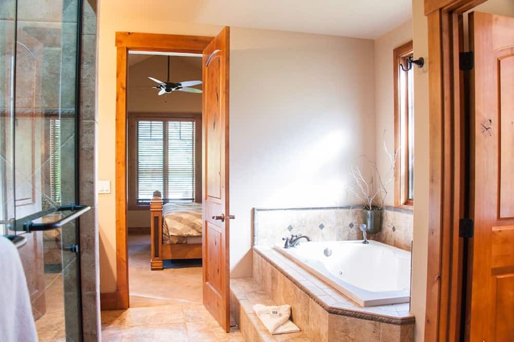 Photo of Bathroom in Cle Elum