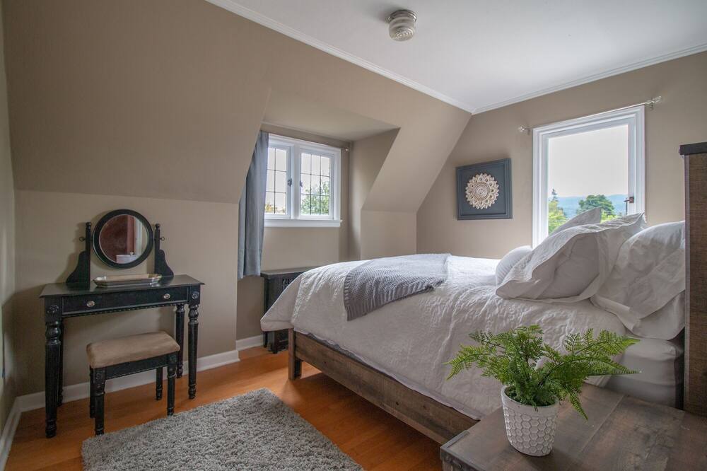 Photo of Bedroom in Monroe
