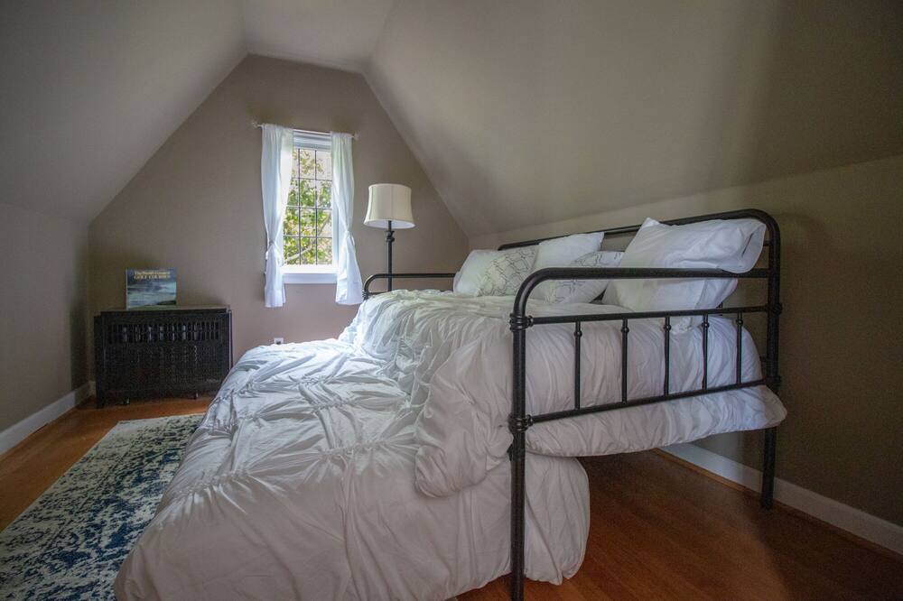 Photo of Bedroom in Monroe