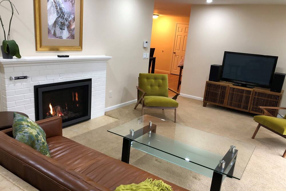 Photo of Livingroom in West Bellevue