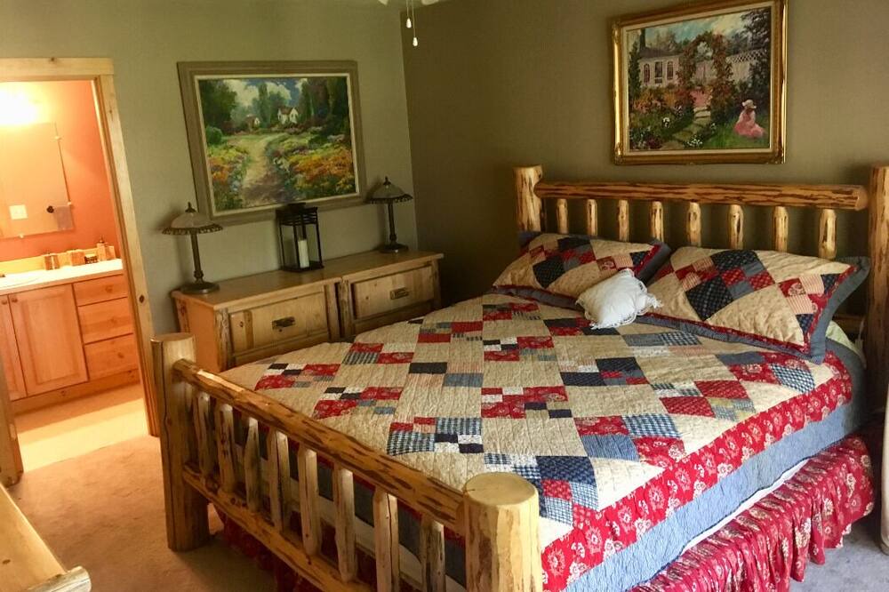 Photo of Bedroom in Three Rivers