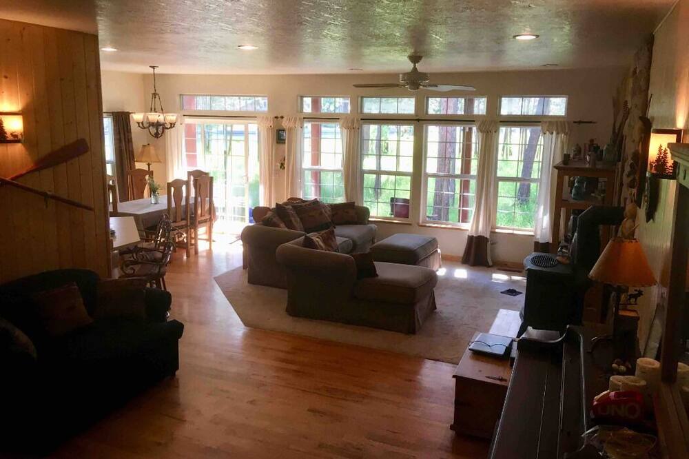Photo of Livingroom in Three Rivers