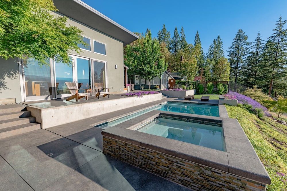 Photo of Outdoor in Ashland