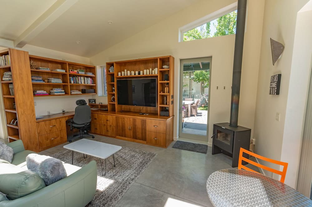 Photo of Livingroom in Ashland