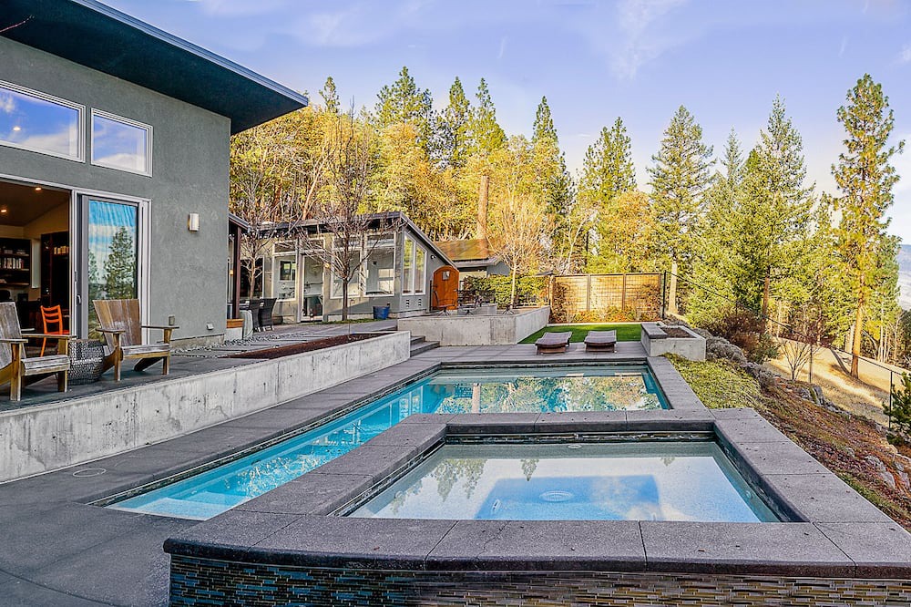 Photo of Outdoor in Ashland