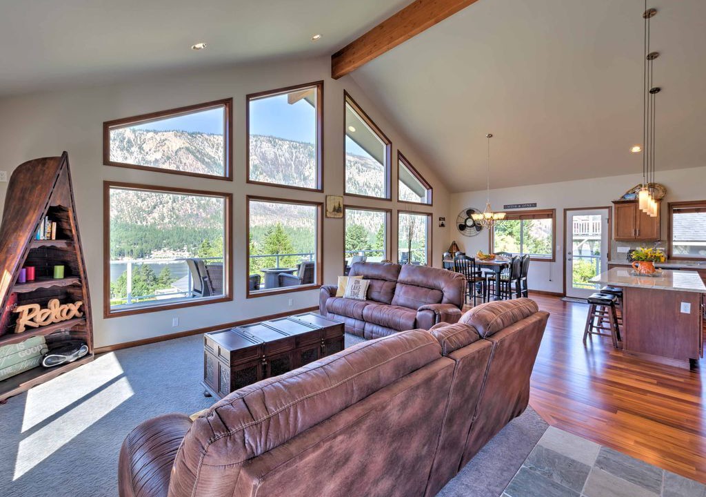 Photo of Livingroom in Manson