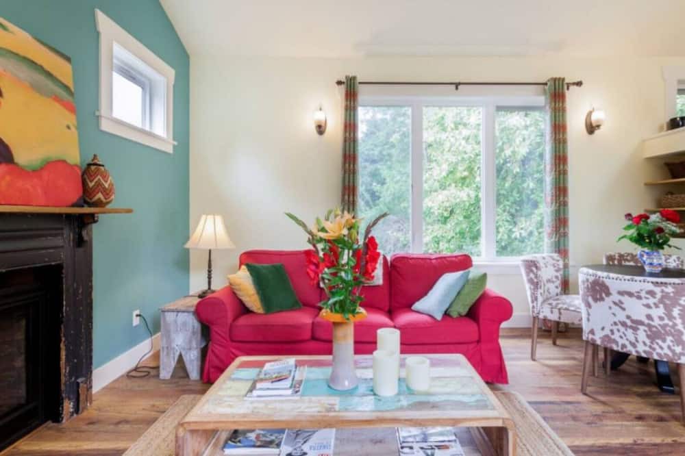 Photo of Livingroom in Columbia City